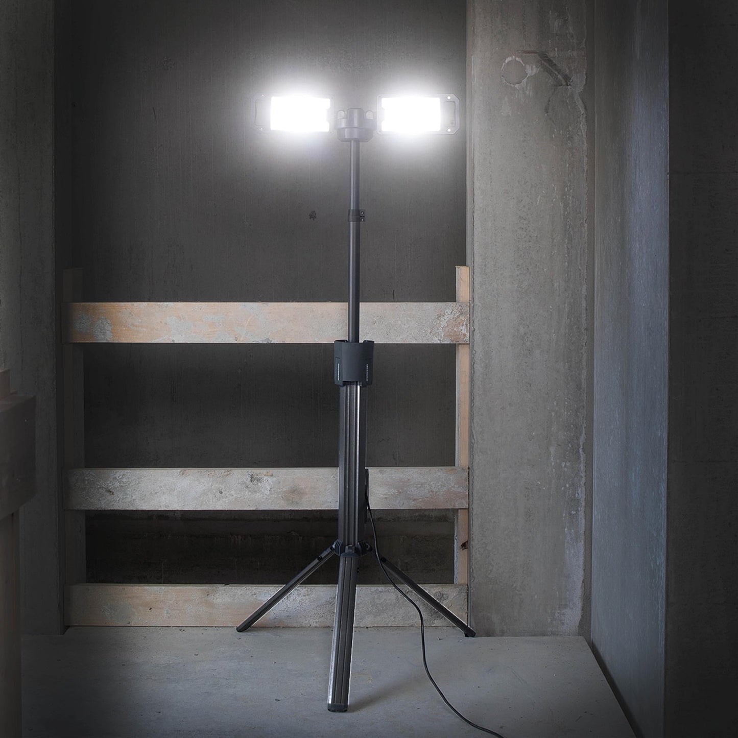 SCANGRIP Tower 5 Connect 5000 Lumen Floodlight with Integrated Tripod, Power Tool Battery Operated, Flexible LED Flood Lights, Portable, Lightweight and Compact Design