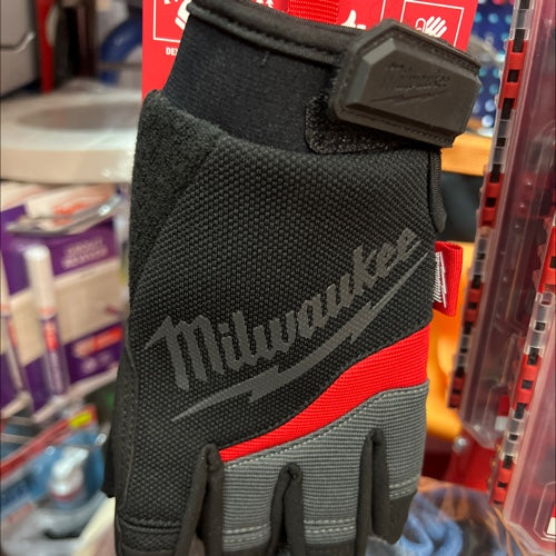 Milwaukee fingerless gloves  size 8 med