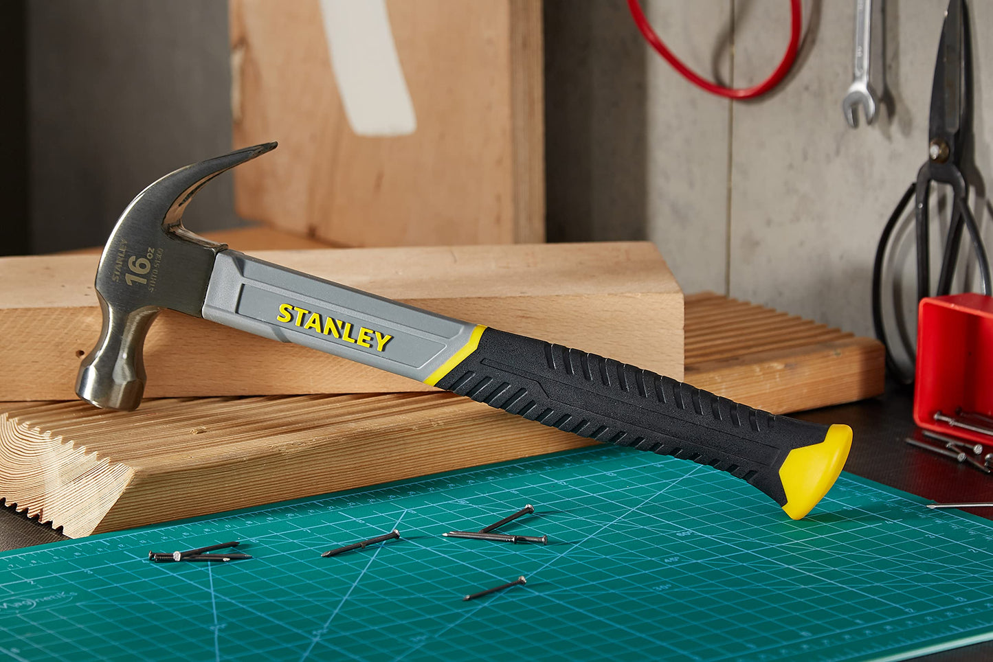 STANLEY Fiberglass Curved Claw Hammer